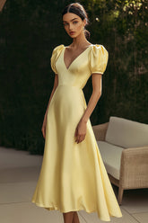 Gelbes Satin Ballkleid in A-Linie mit V-Ausschnitt und Puffärmeln